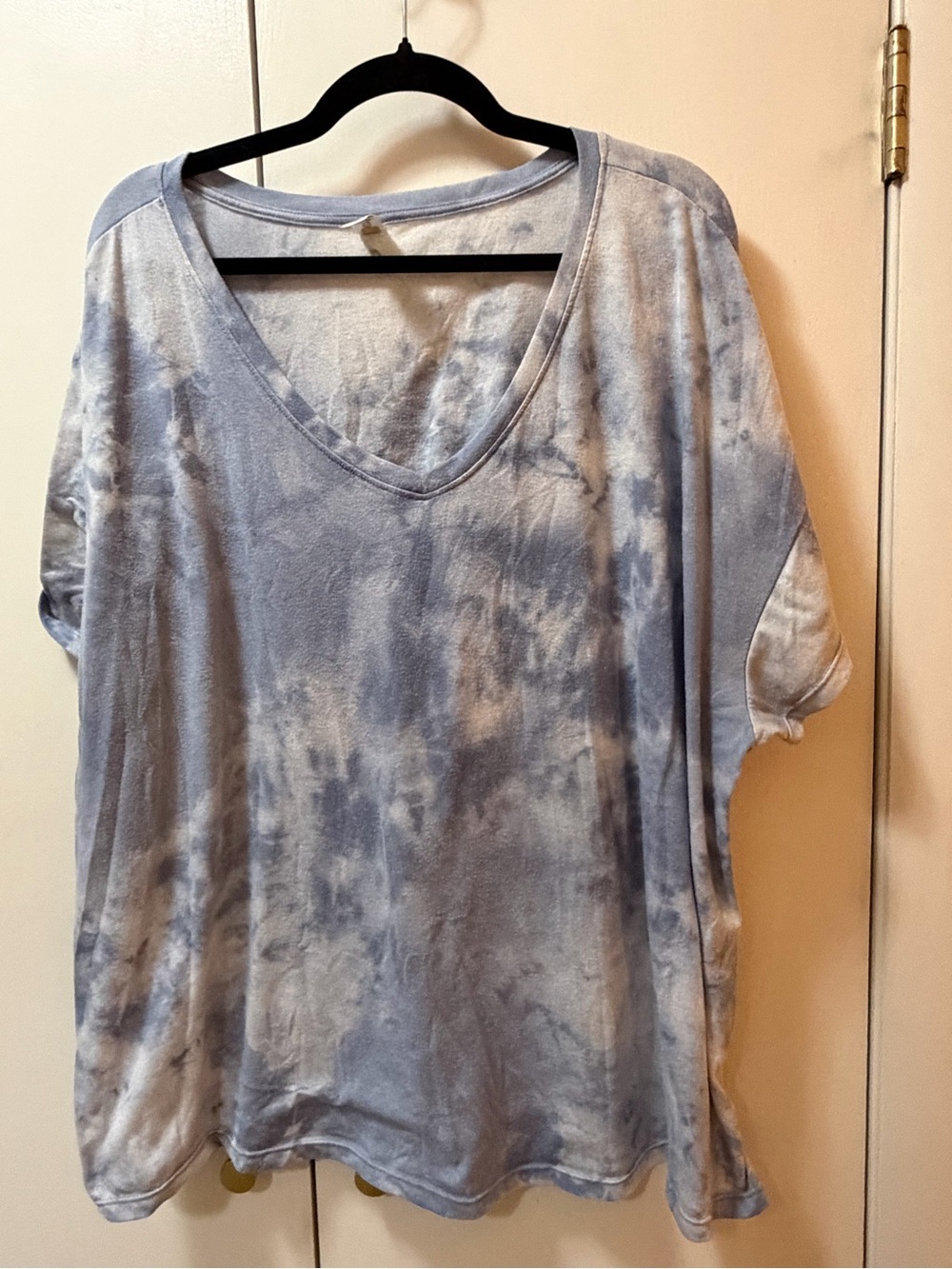 Velocity Women's Short Sleeve V-Neck Tee in Light Blue Tie-Dye